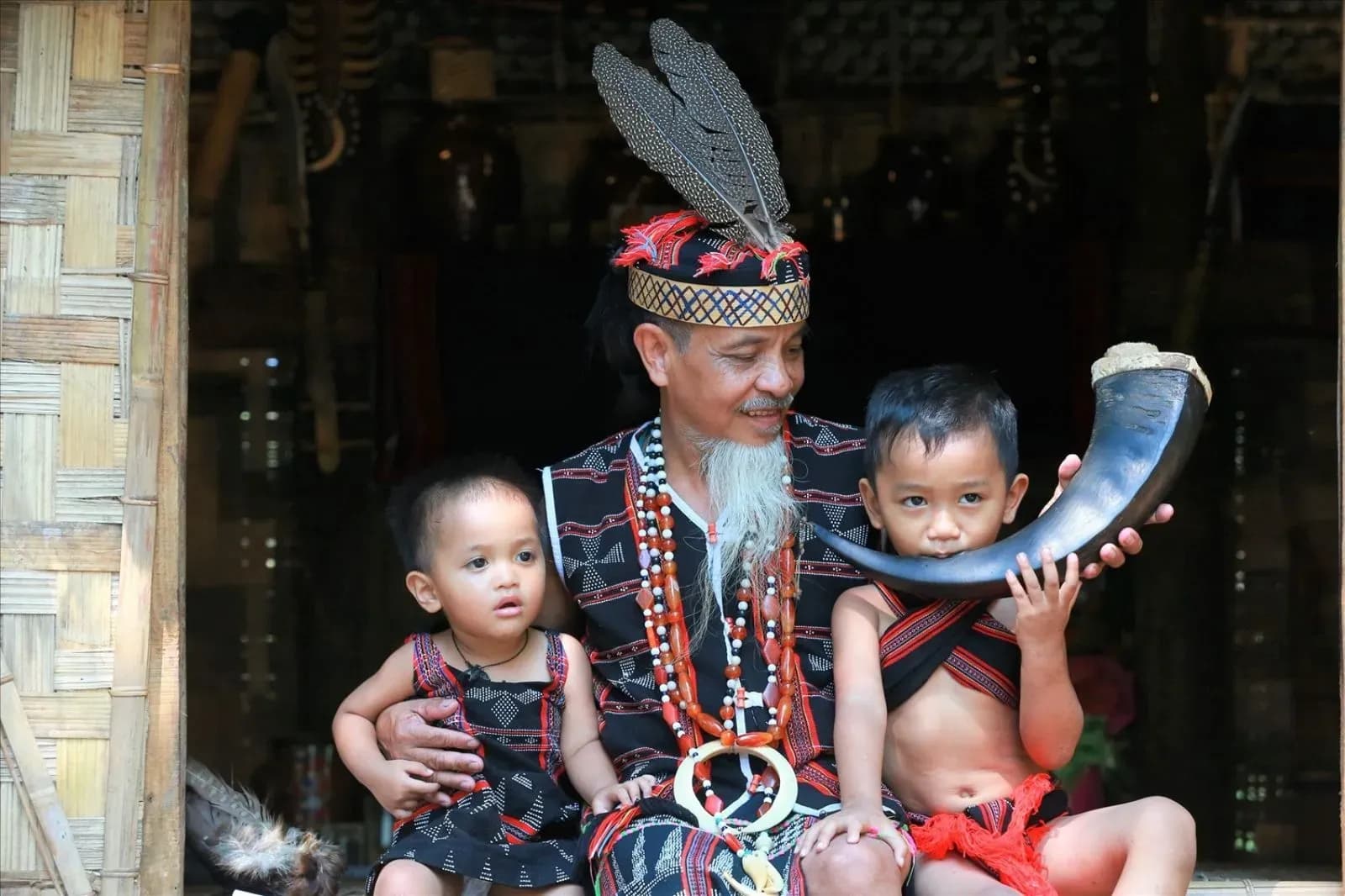 Co의 독특한 특징 Tu 민족 그룹