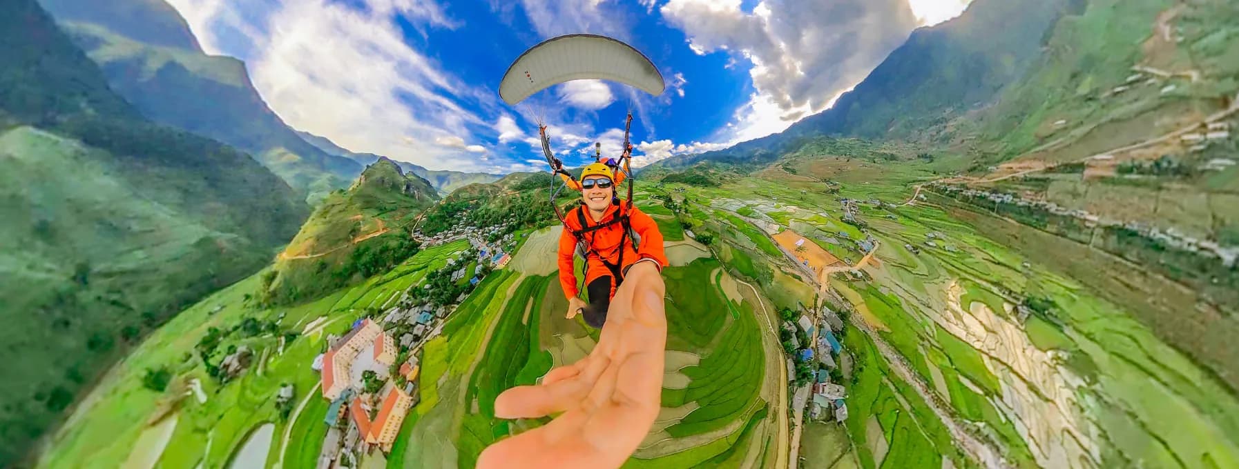 Mu Cang Chai에서 skydiving 때 소형 경험
