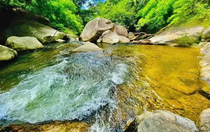 Savin Waterfall - Pristine 폭포 근처 푸oc Binh 국립 공원