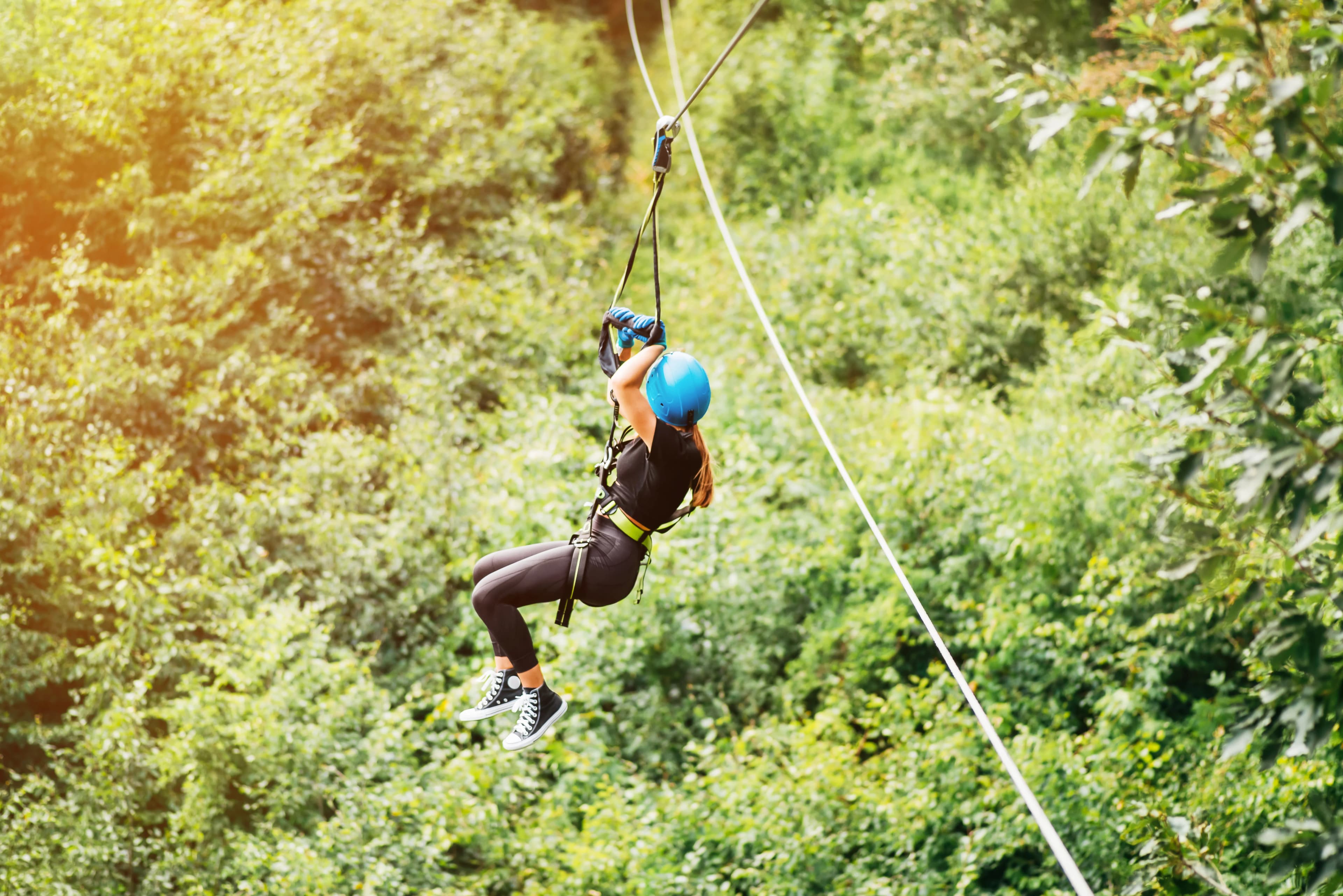 Truot-cap-treo_Zipline.jpg