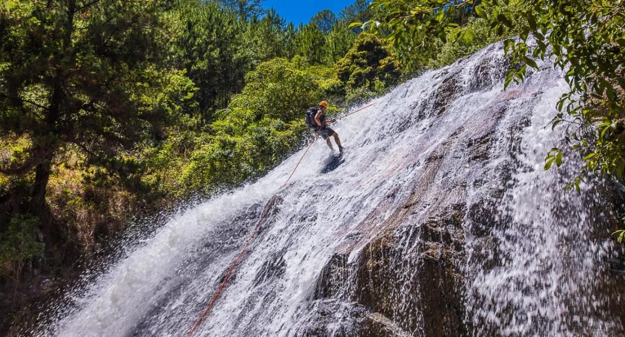 Vuot-thac_Canyoning in dalat-2_0.jpg