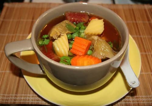 야채 수프의 맛을 즐길
