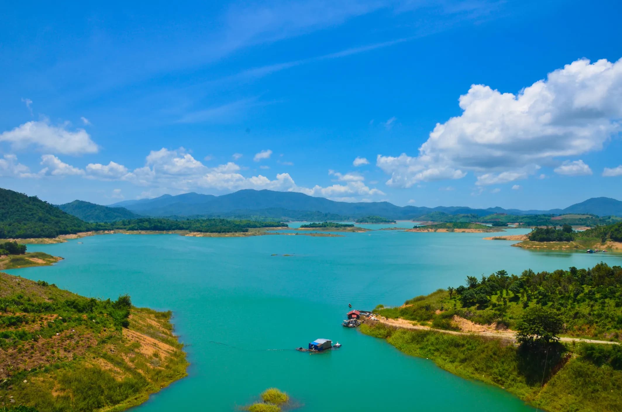 handmade-lake_1.jpg