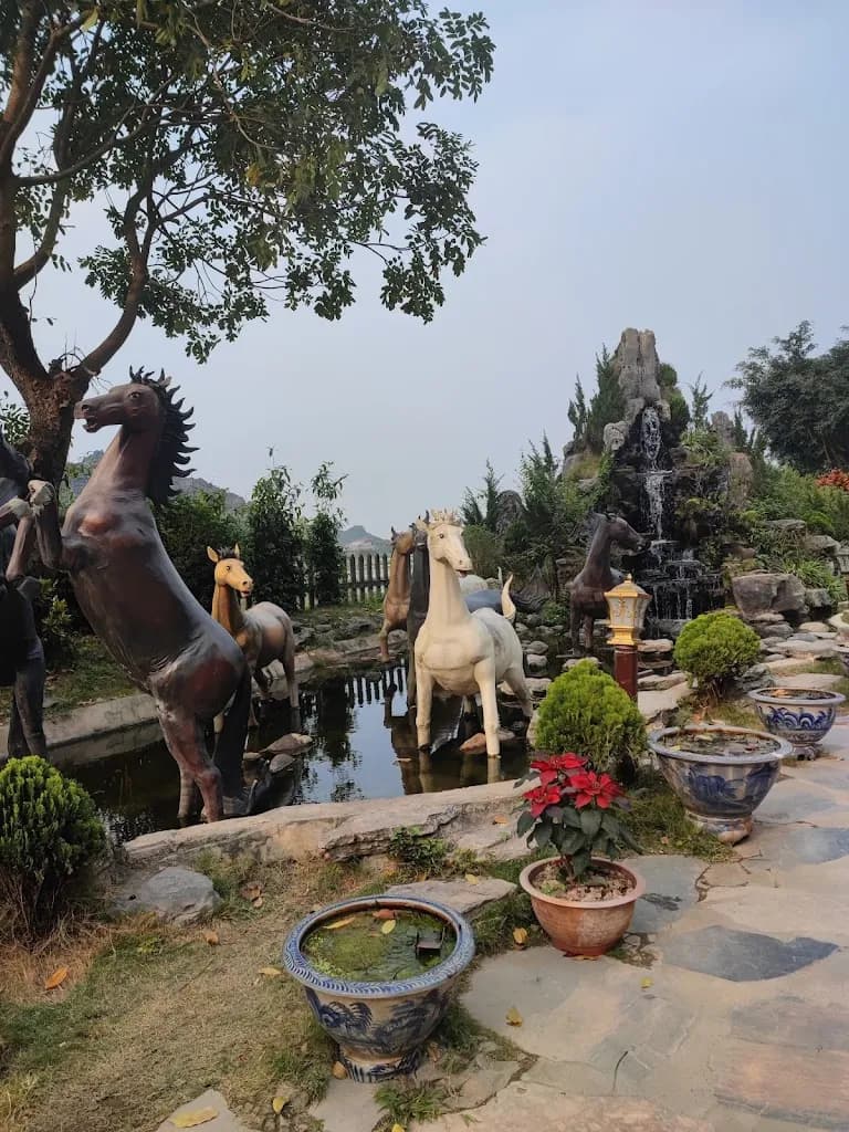 Khu du lịch Hang Múa