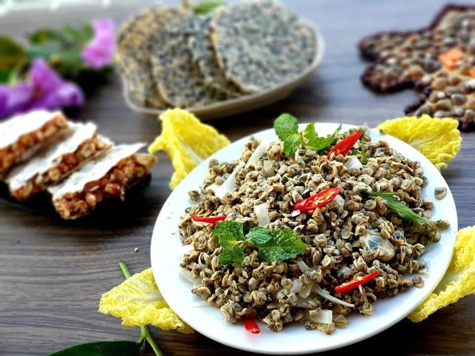 12-mon-hue-xung-danh-di-san-am-thuc-mien-trung-viet-nam_top-6-quan-hen-xao-hoi-an-gay-me-thuc-khach-chi-tu-lan-dau-thuong-thuc-1619422015.jpg