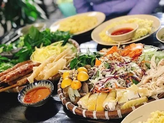 Khám phá ẩm thực chợ Tuy Hòa: Xứ hoa vàng cỏ xanh