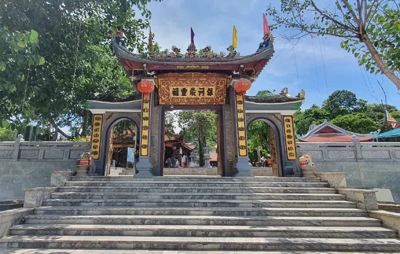 Bao Ha Temple - Lao Cai의 "국가 가디언 하나님"을 예배하는 신성한 사원
