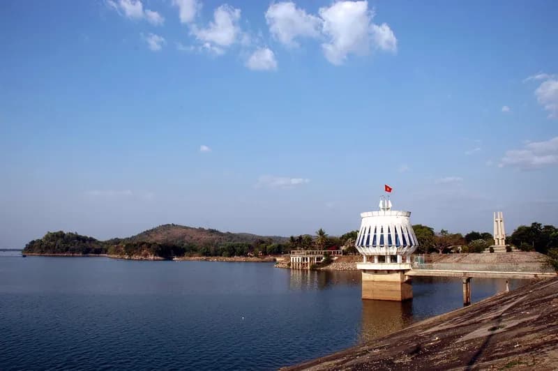 Ho-Dau-Tieng-Tay-Ninh---Kinh-nghiem-du-lich-cuc-chi-tiet_Hồ Dầu Tiếng Tây Ninh 1.jpg