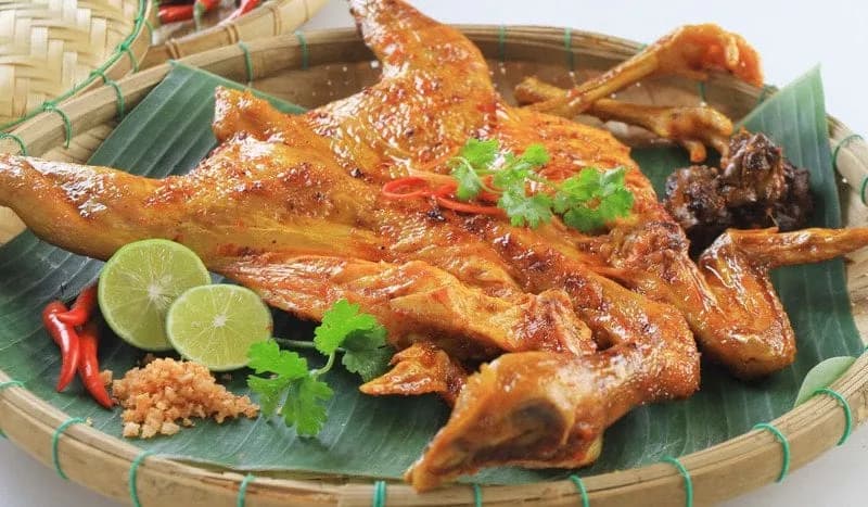 Quy Nhon 닭고기, Binh Dinh 사람들의 문화에 침몰 한 접시