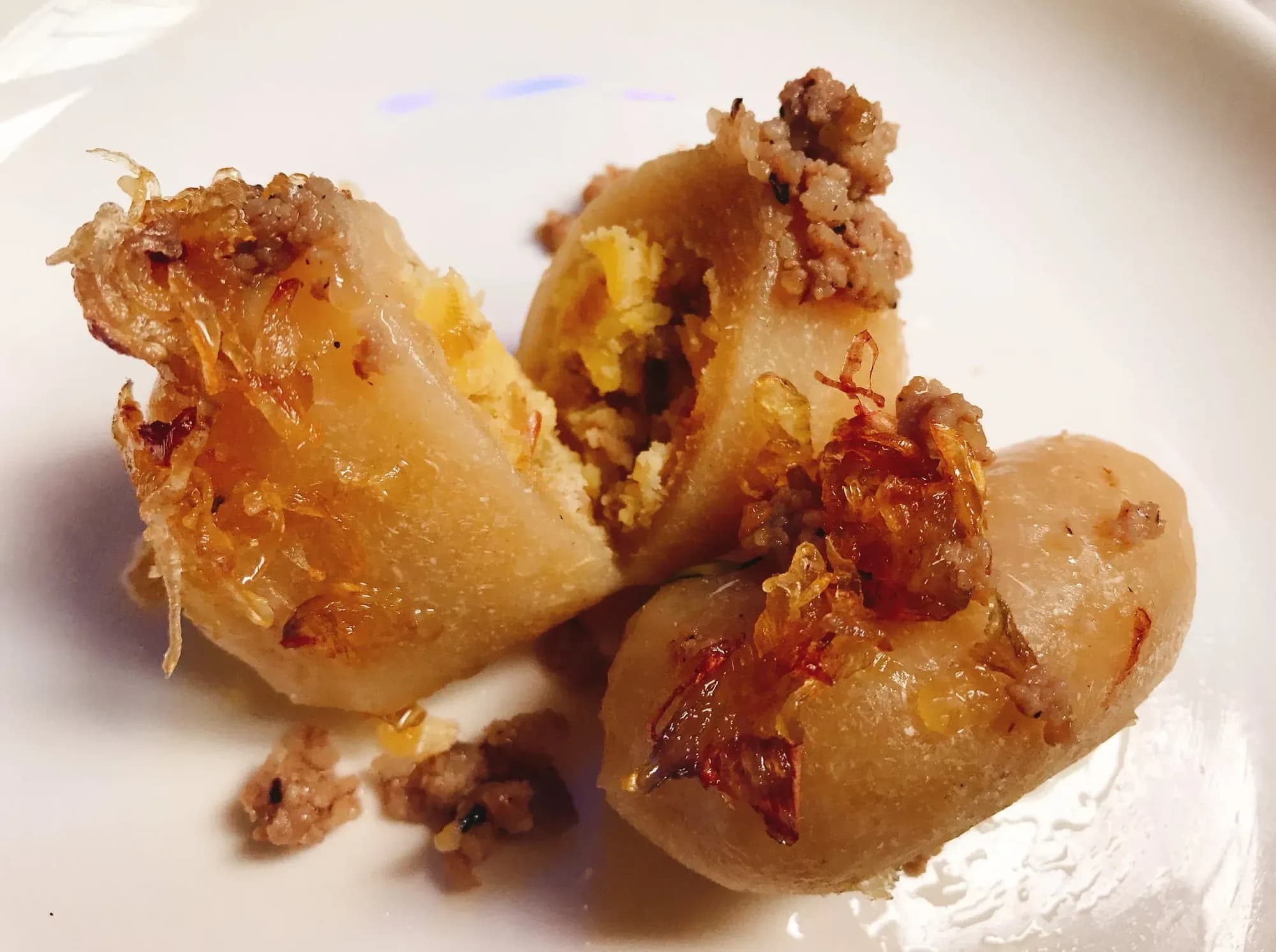 Phu Tho cassava cake with delicious meat filling, tender and aromatic.