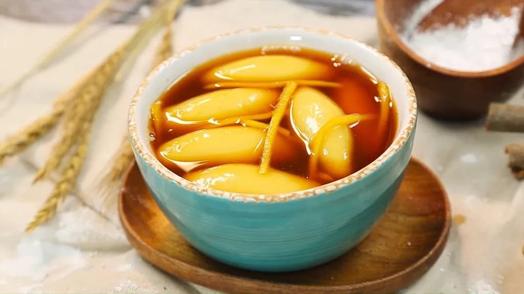kham-pha-am-thuc-viet-27-nha-hang-viet-noi-tieng-tai-my-vietcetera_banh-ngao-banh-mat-mien-trung.jpg