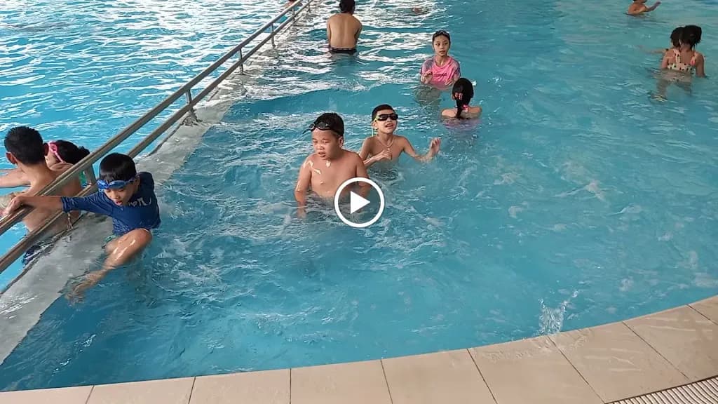 Khan Quang Do Swimming Pool