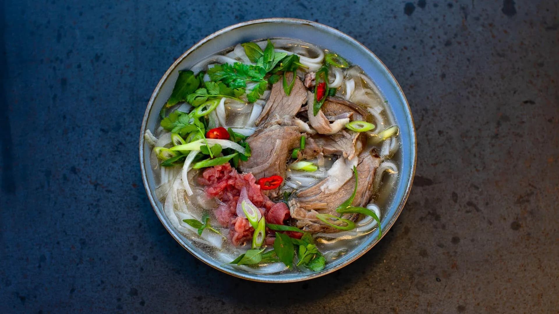 pho-ha-noi-mon-an-lam-nen-ten-tuoi-am-thuc-viet-nam_Phở bò - Hà Nội 3.jpg