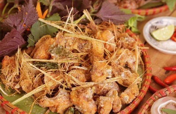 소금 구운 닭은 닭 요리 중 가장 맛있고 독특한 요리입니다.