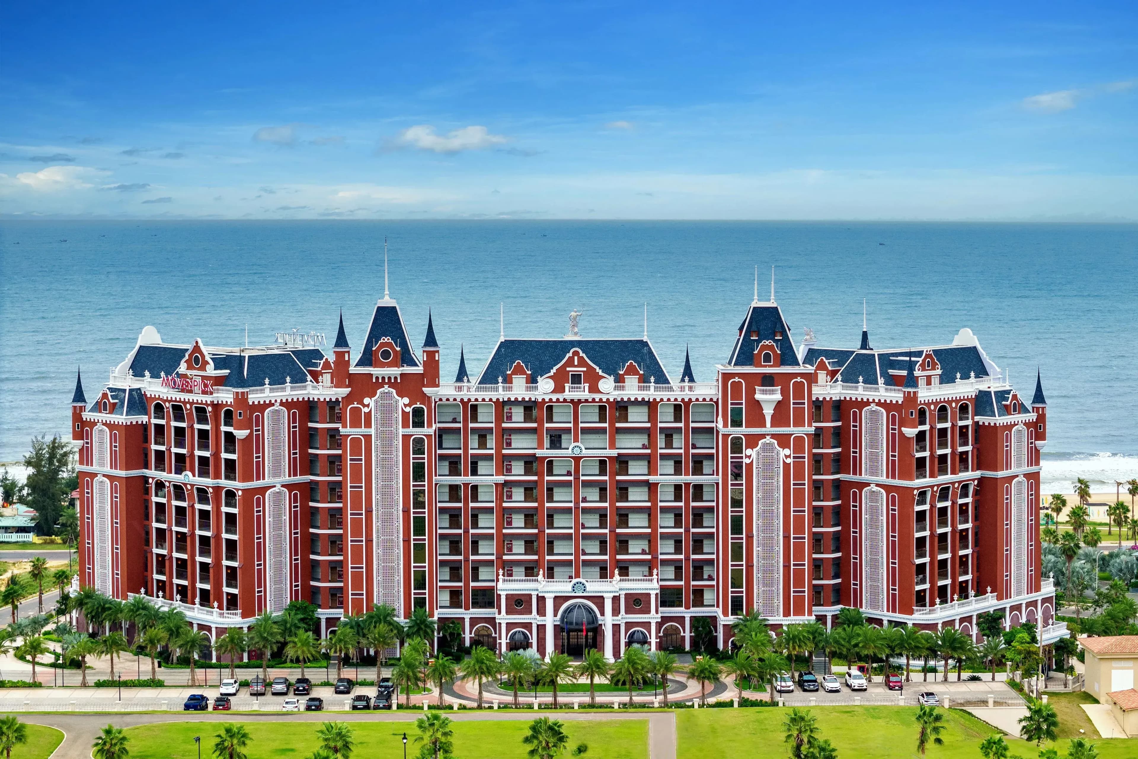 A fusion of colonial design and pristine ocean views.