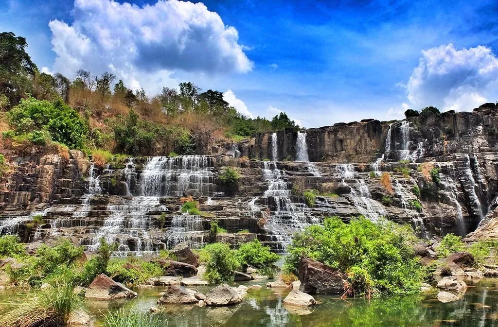 trekking-tam-thac-giang-tien-trong-rung-gia-binh-dinh_thác Giáng Tiên 2.jpg